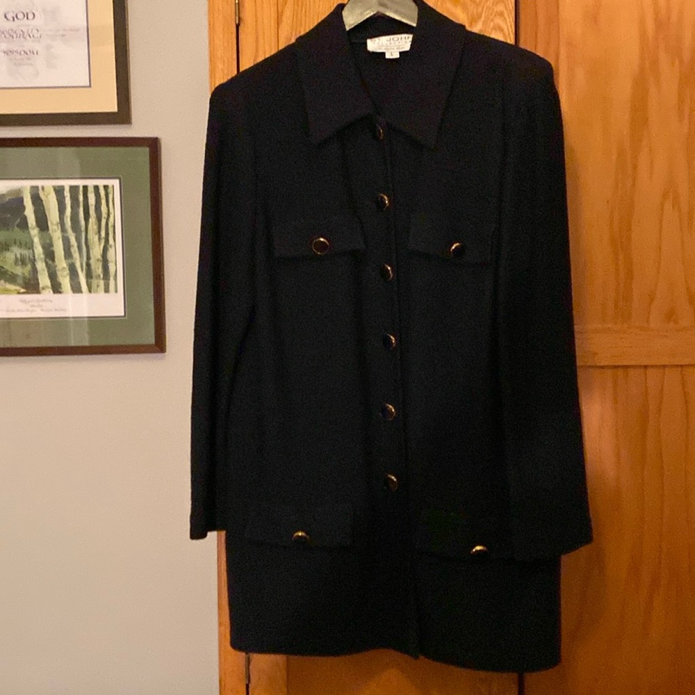 St John’s Collection black blazer w gold/blk buttons